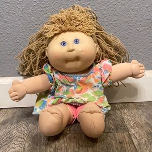 VERY RARE & VINTAGE 1985 cabbage patch kid. Blonde hair and blue eyes